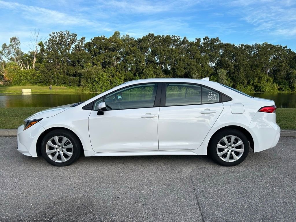 Used 2024 Toyota Corolla LE with VIN 5YFB4MDE3RP091200 for sale in Northfield, Minnesota