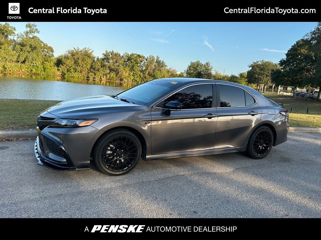 2023 Toyota Camry SE's photo