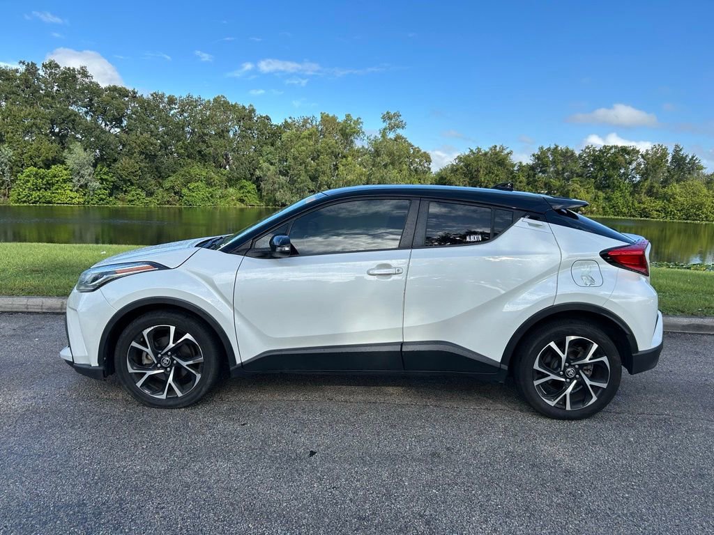 2020 Toyota C-HR XLE photo 2