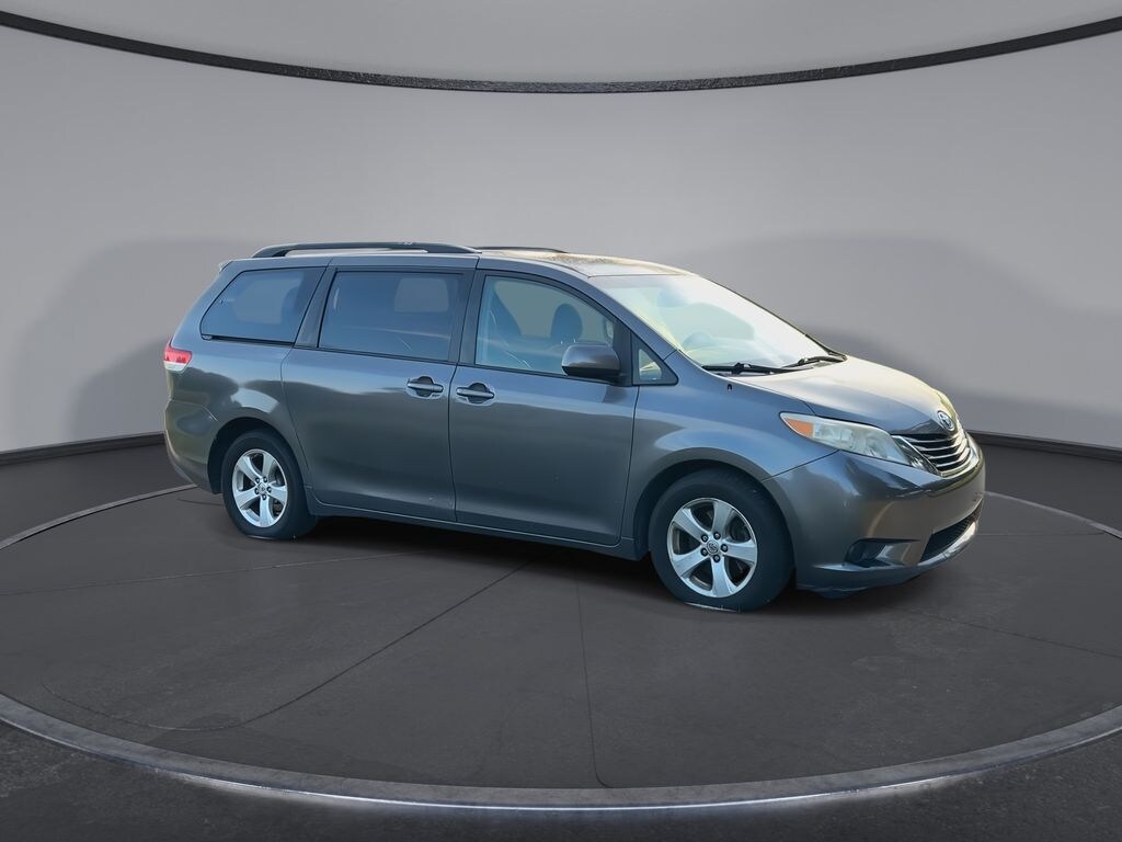 Used 2014 Toyota Sienna LE Minivan/Van