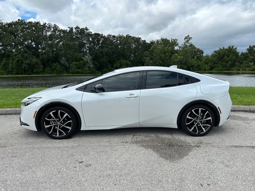 2024 Toyota Prius Prime XSE photo 2