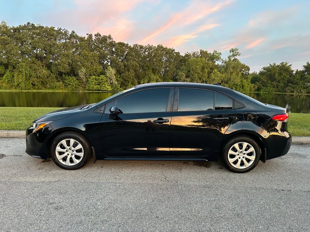 2025 Toyota Corolla LE photo 2