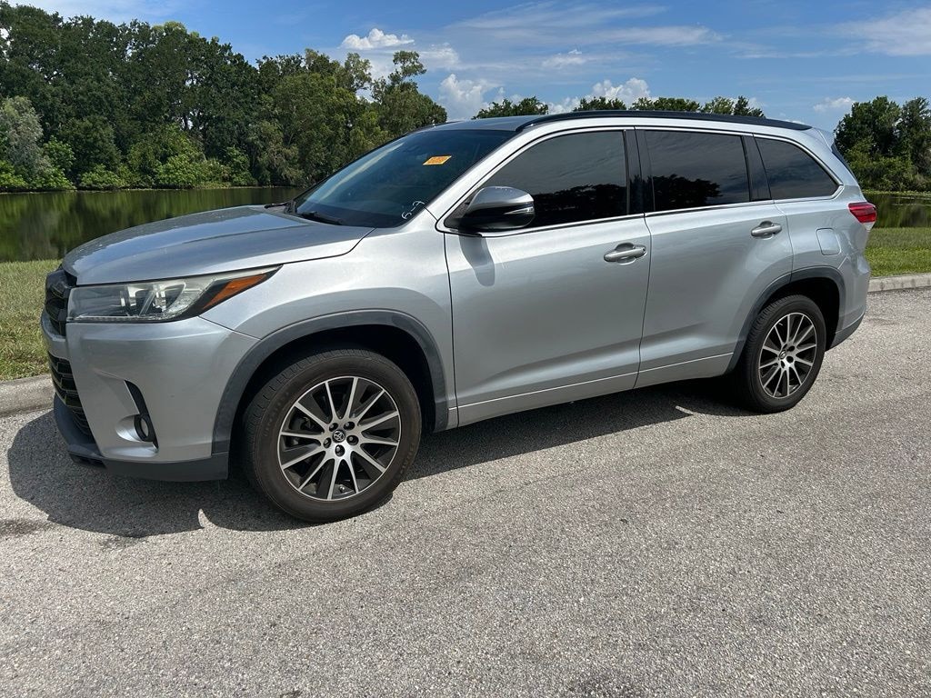 Used 2018 Toyota Highlander SE SUV