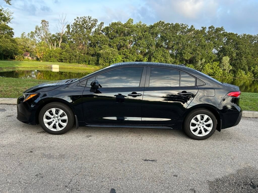 2024 Toyota Corolla LE photo 2