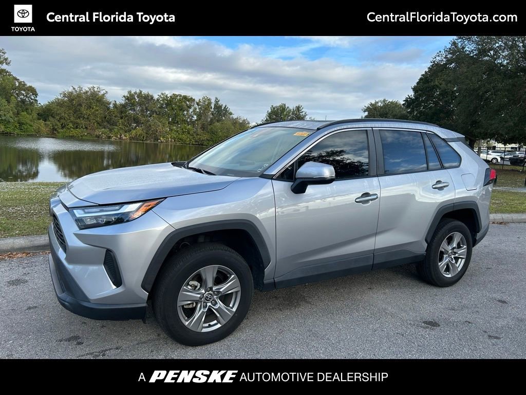 2023 Toyota RAV4 XLE's photo