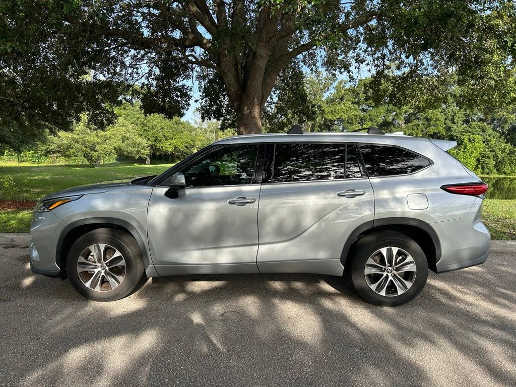 Used 2021 Toyota Highlander XLE SUV