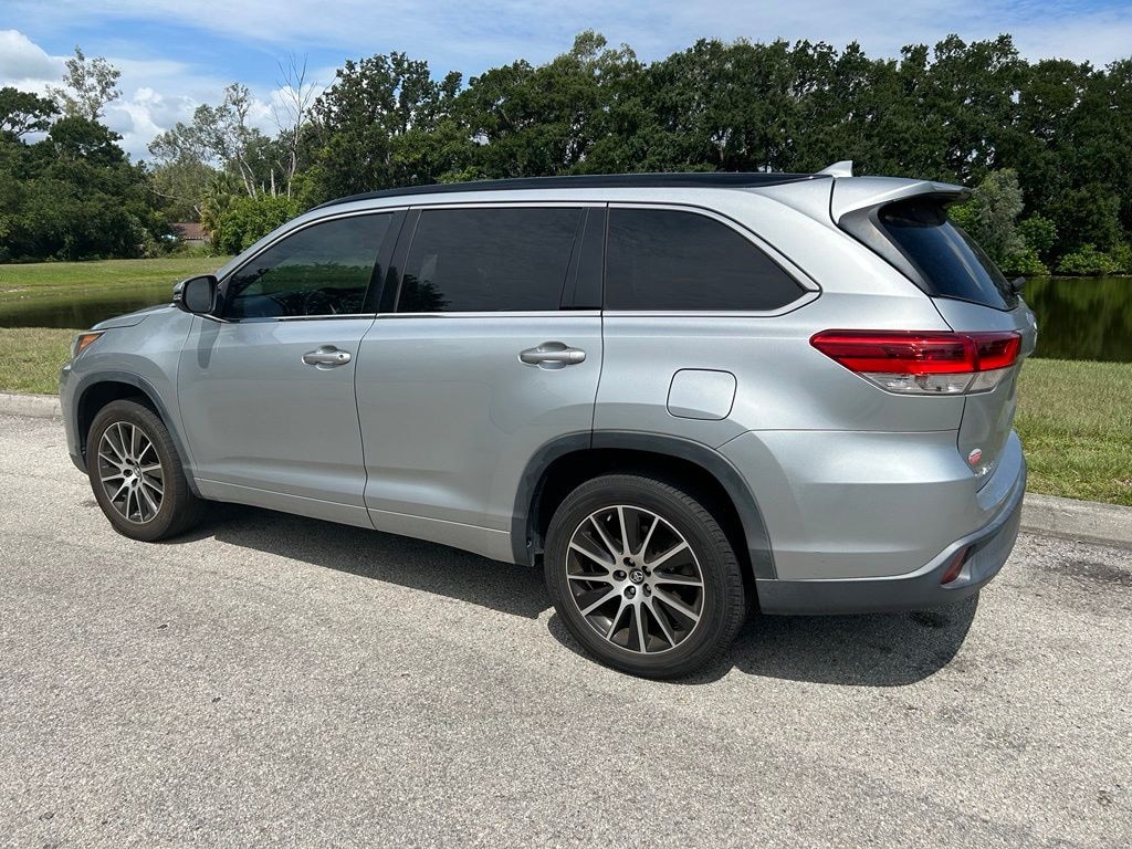 Used 2018 Toyota Highlander SE SUV