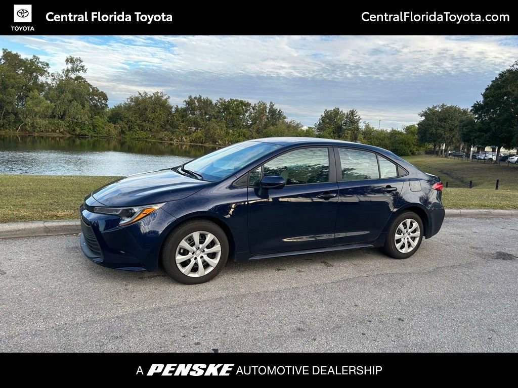 2025 Toyota Corolla LE's photo
