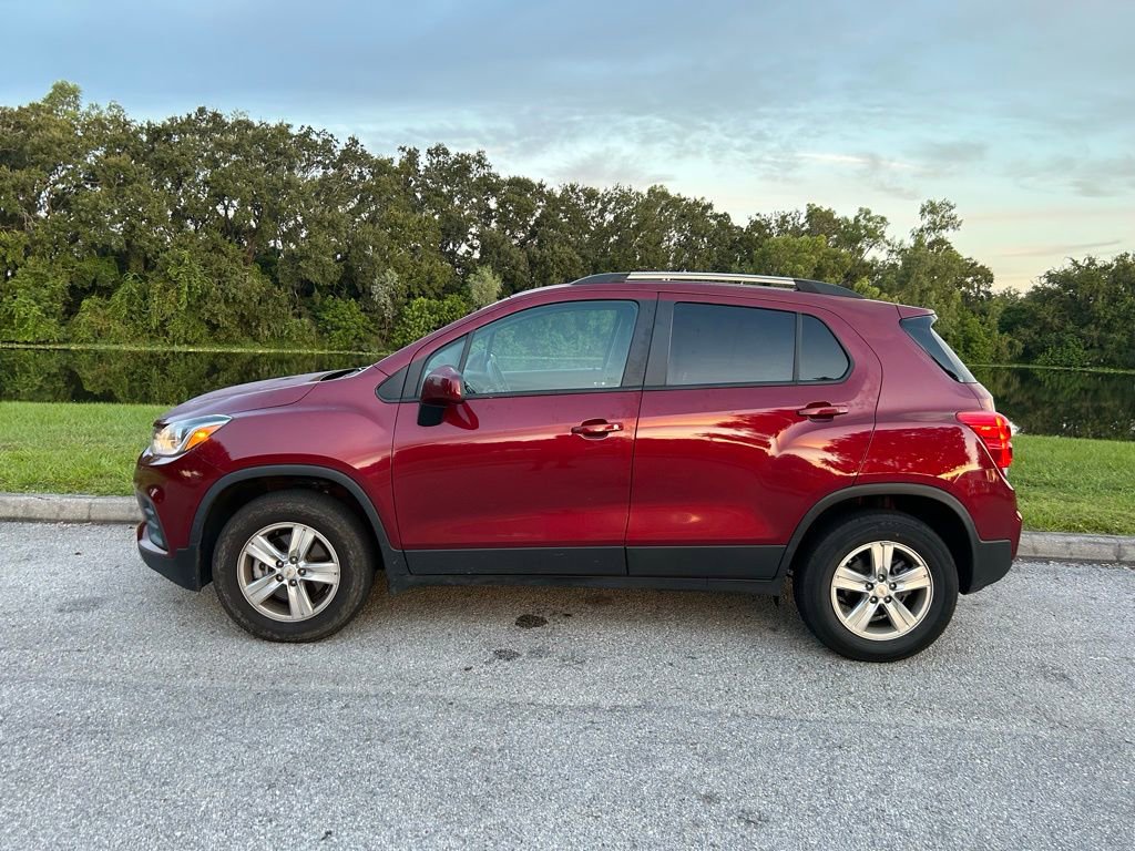 2021 Chevrolet Trax LT photo 2