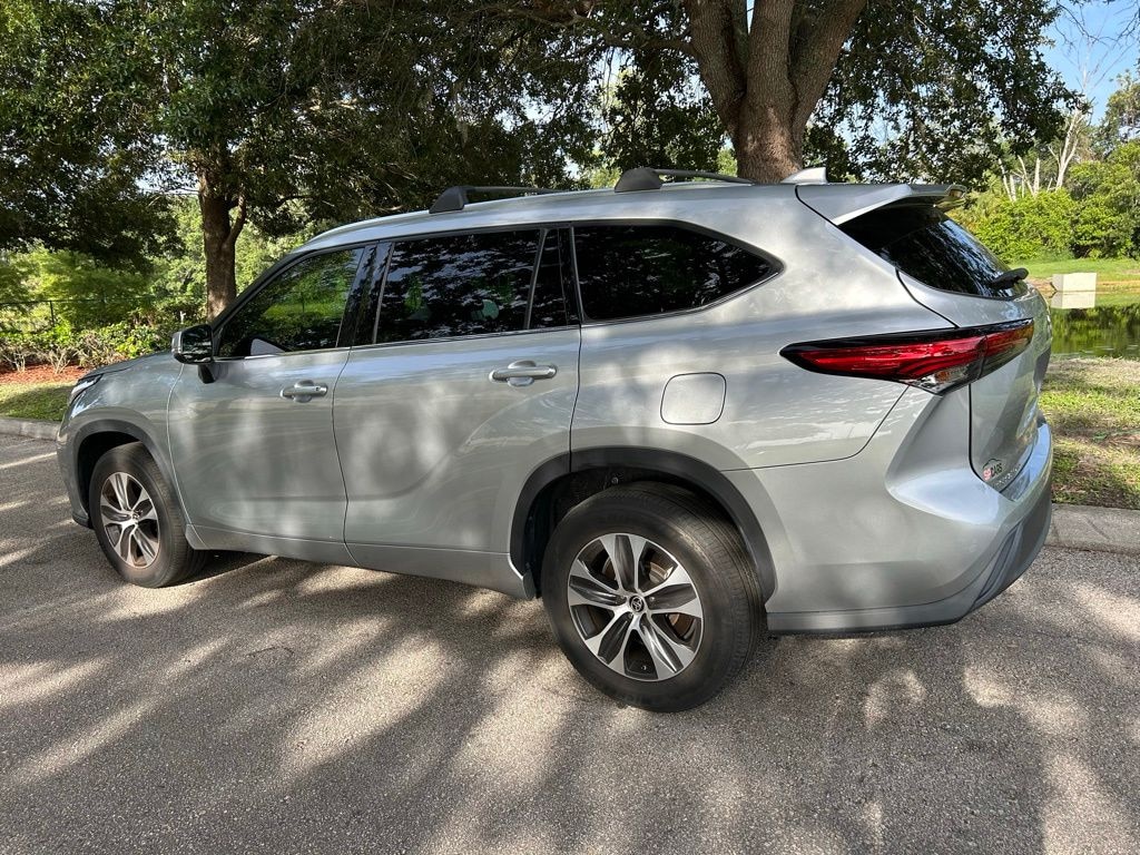 Used 2021 Toyota Highlander XLE SUV