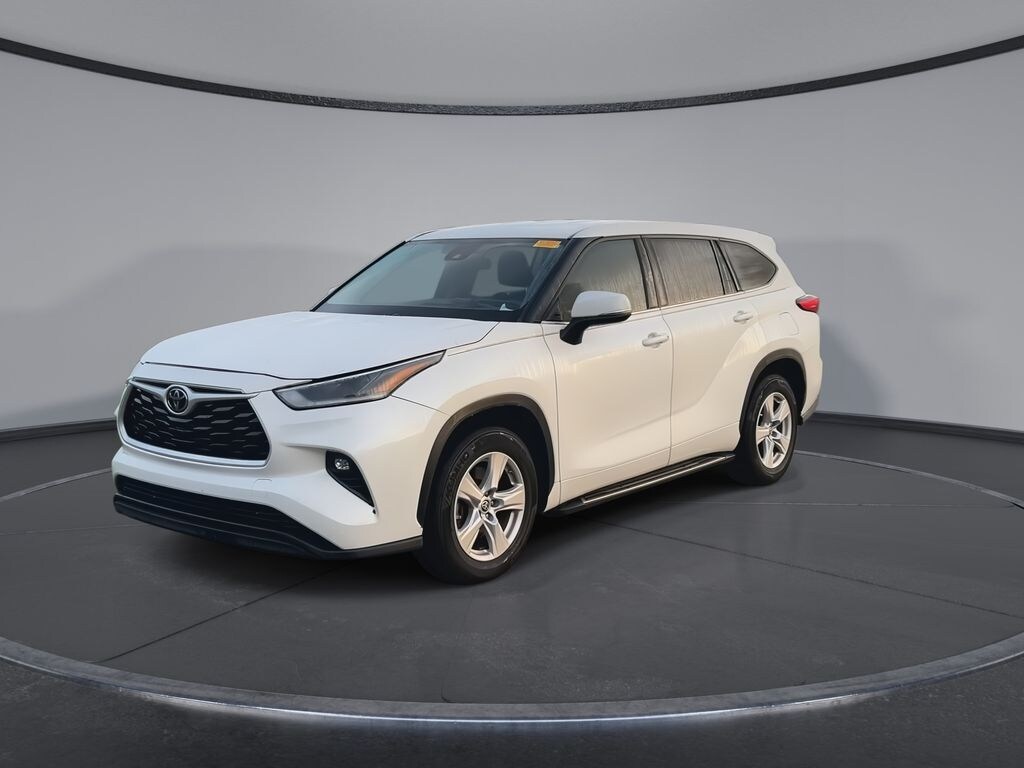 Used 2021 Toyota Highlander LE SUV