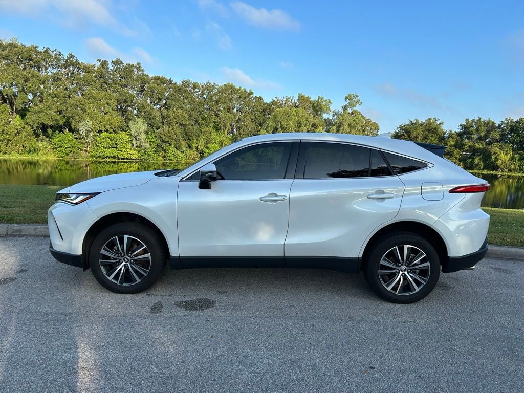 2024 Toyota Venza LE photo 2