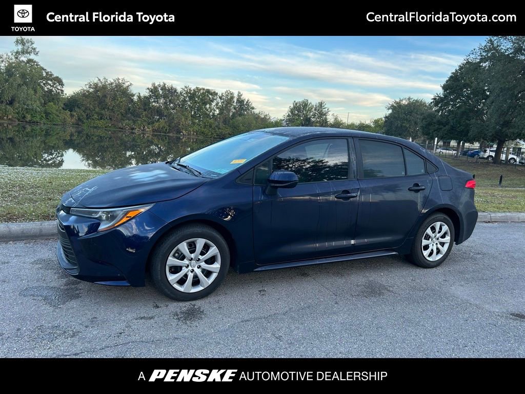 2024 Toyota Corolla LE's photo
