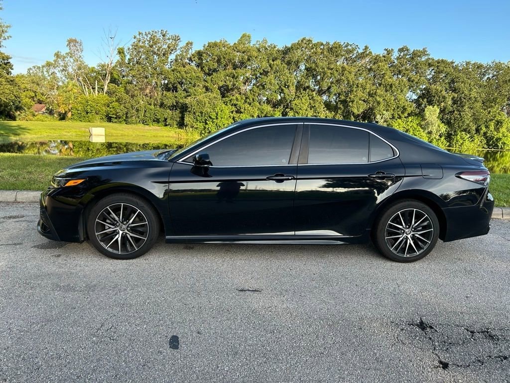 Used 2021 Toyota Camry SE with VIN 4T1G11AK8MU568735 for sale in Orlando, FL