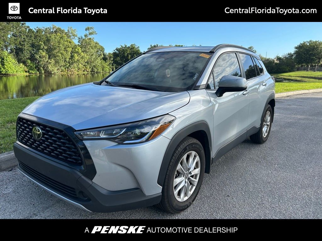 2024 Toyota Corolla Cross LE FWD's photo