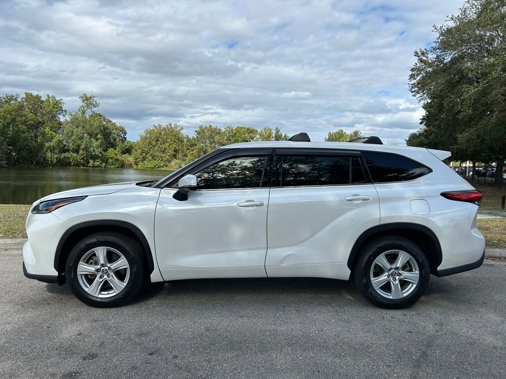 2021 Toyota Highlander L photo 2