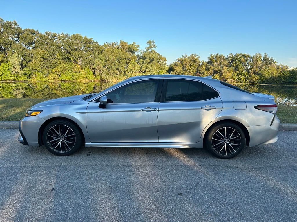 2024 Toyota Camry SE photo 2
