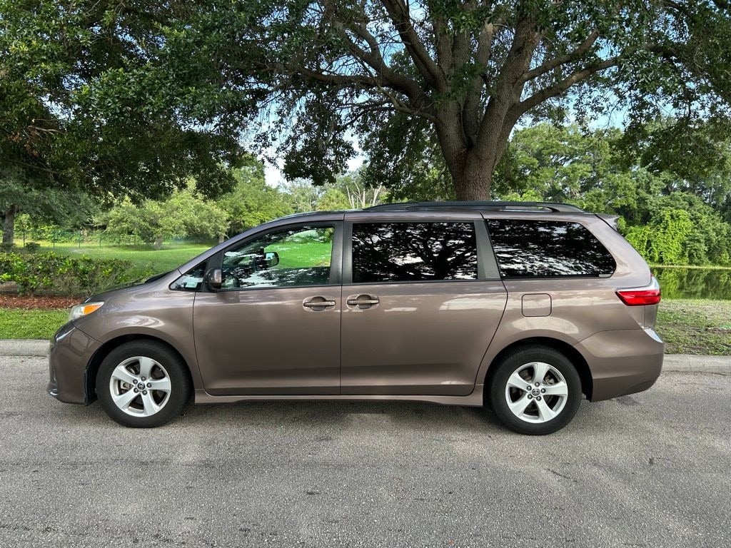 Used 2020 Toyota Sienna LE Minivan/Van