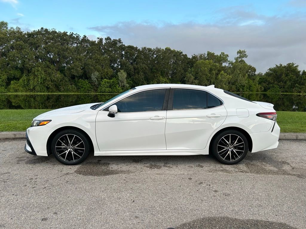 2023 Toyota Camry SE photo 2