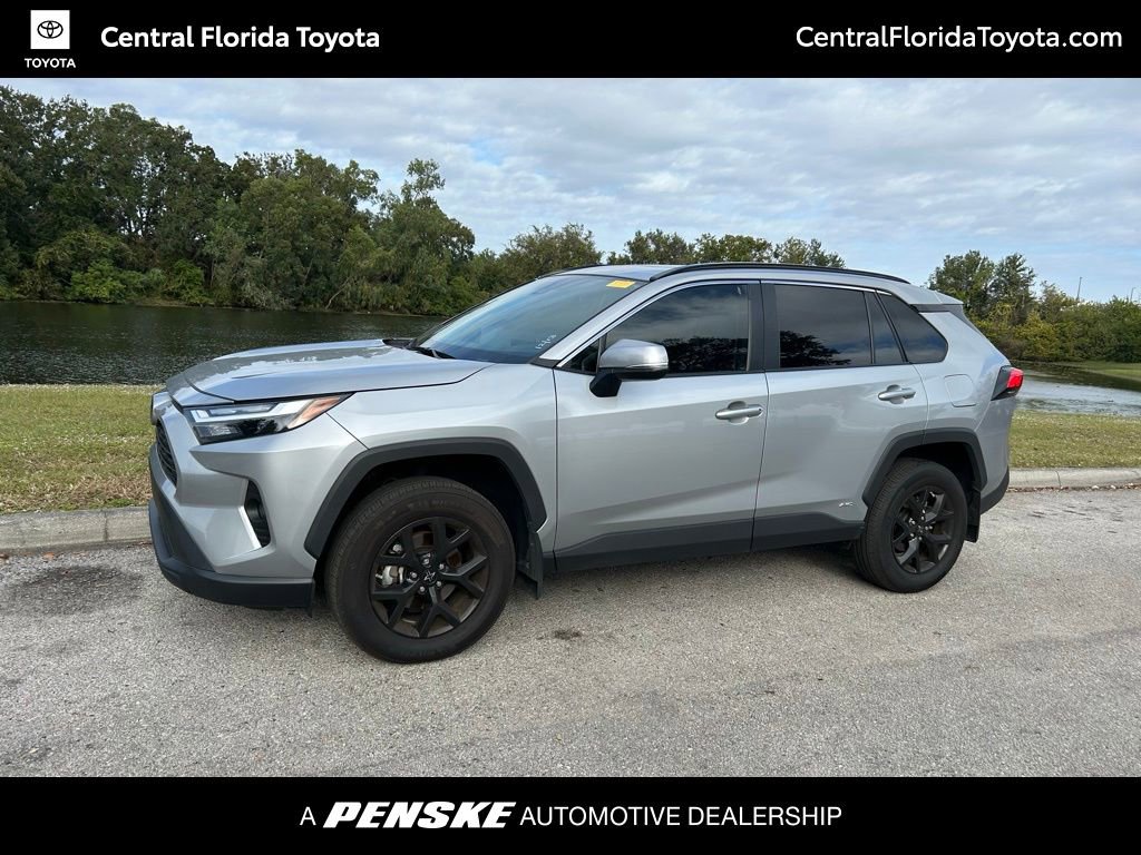 2025 Toyota RAV4 XLE's photo