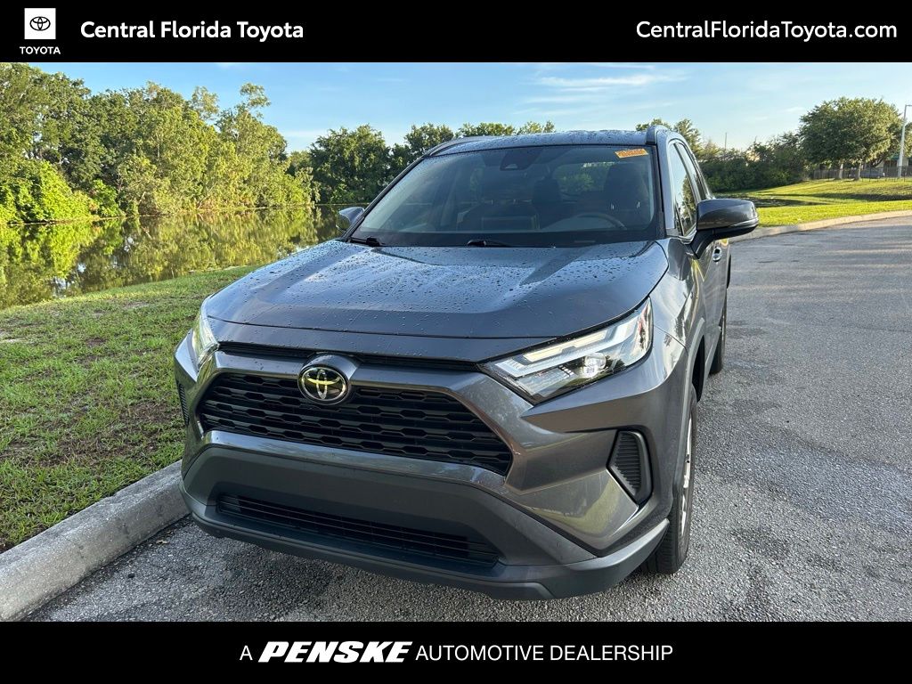 2023 Toyota RAV4 XLE FWD's photo