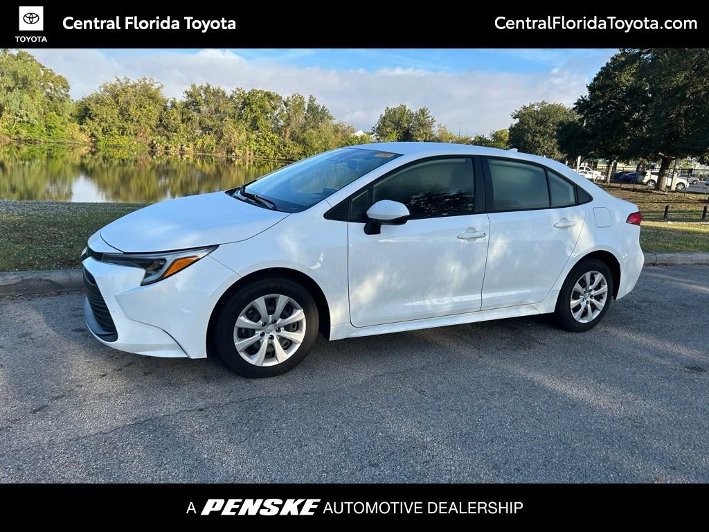 2024 Toyota Corolla LE's photo