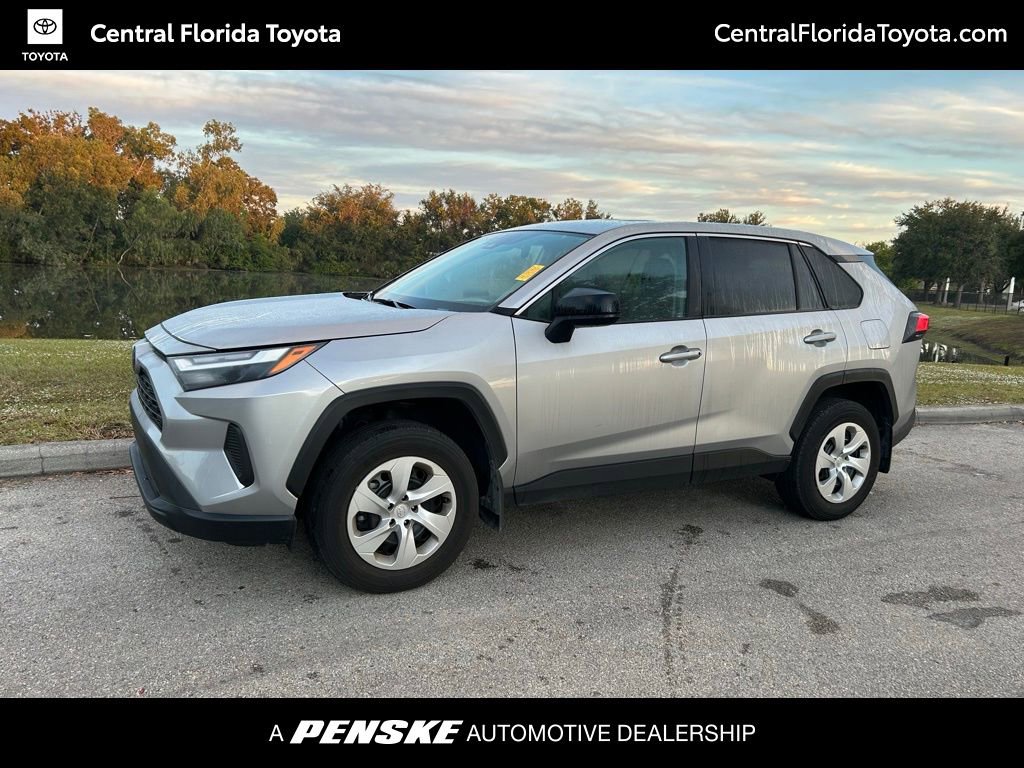 2024 Toyota RAV4 LE's photo