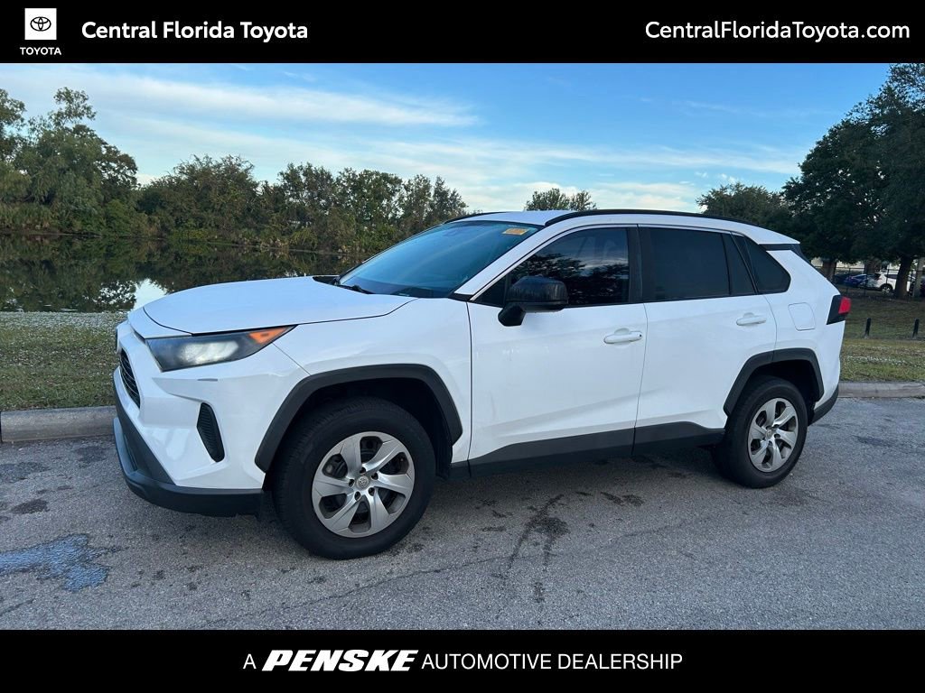 2021 Toyota RAV4 LE's photo