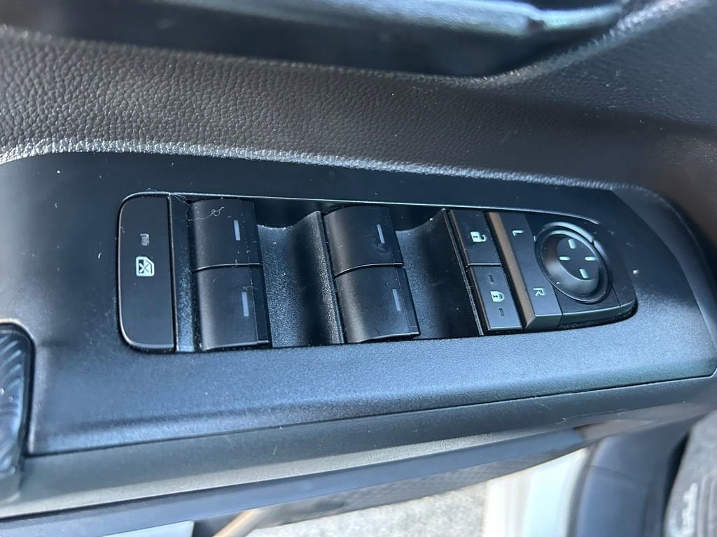 2024 Toyota Tacoma SR5 - Photo 17