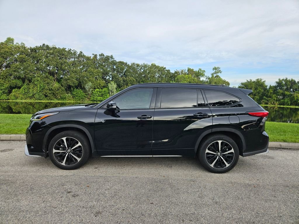 2022 Toyota Highlander XSE photo 2