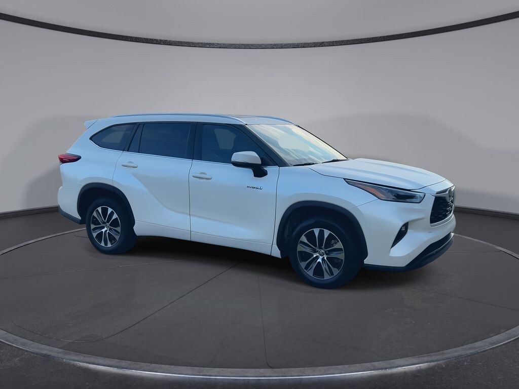 Used 2021 Toyota Highlander Hybrid XLE SUV