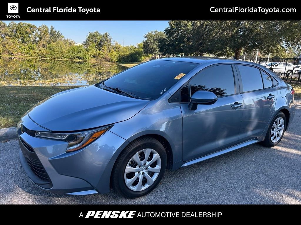 2024 Toyota Corolla LE's photo