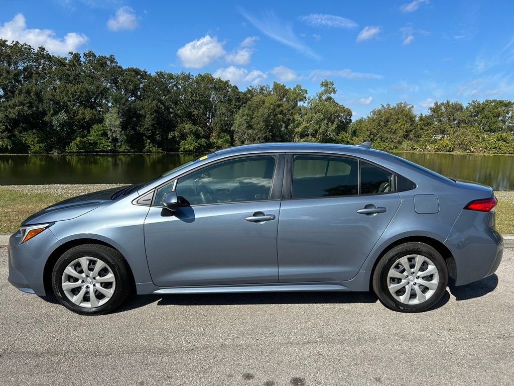 2025 Toyota Corolla Hybrid LE photo 2