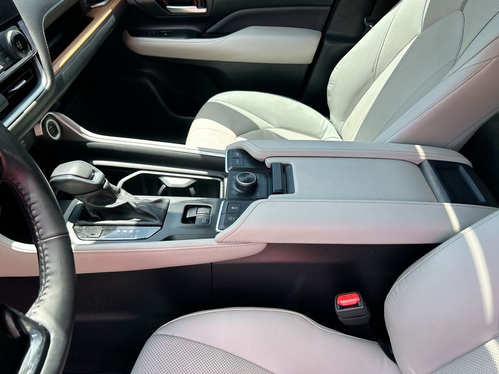 2024 Toyota Grand Highlander XLE - Photo 30