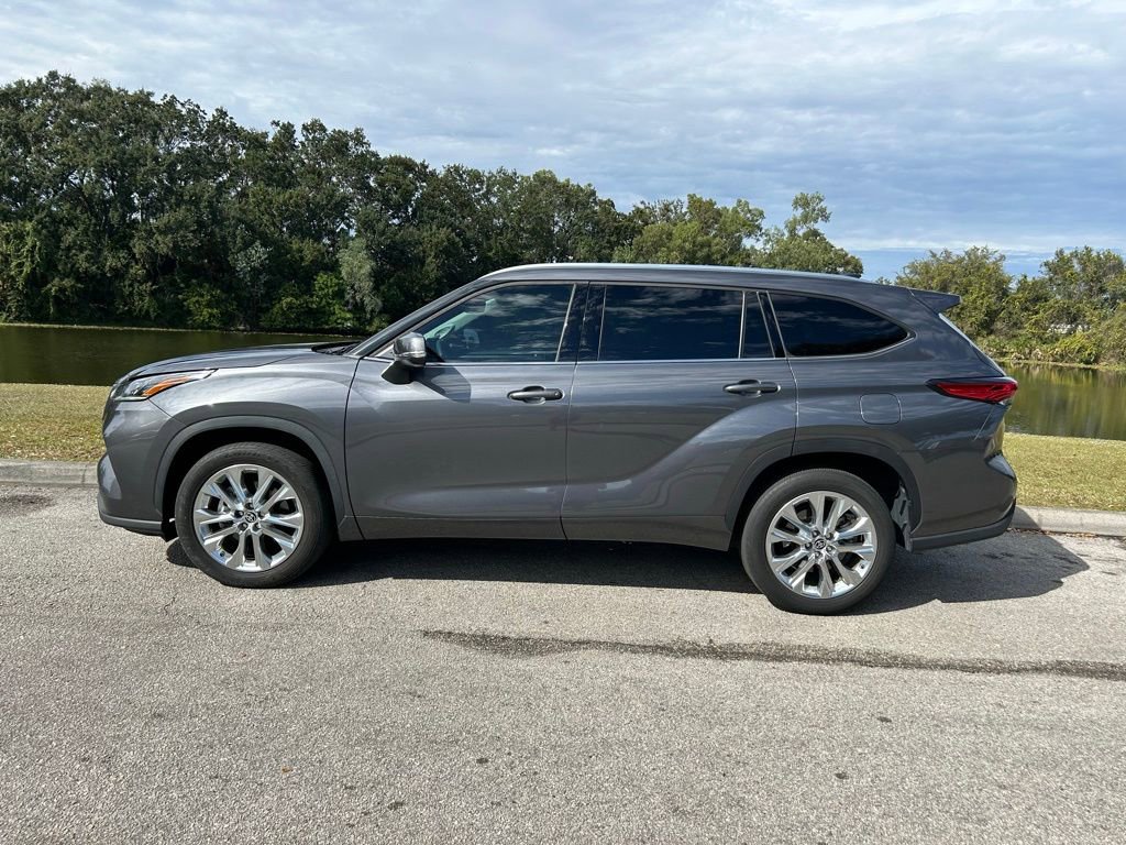 2023 Toyota Highlander Hybrid Limited photo 2