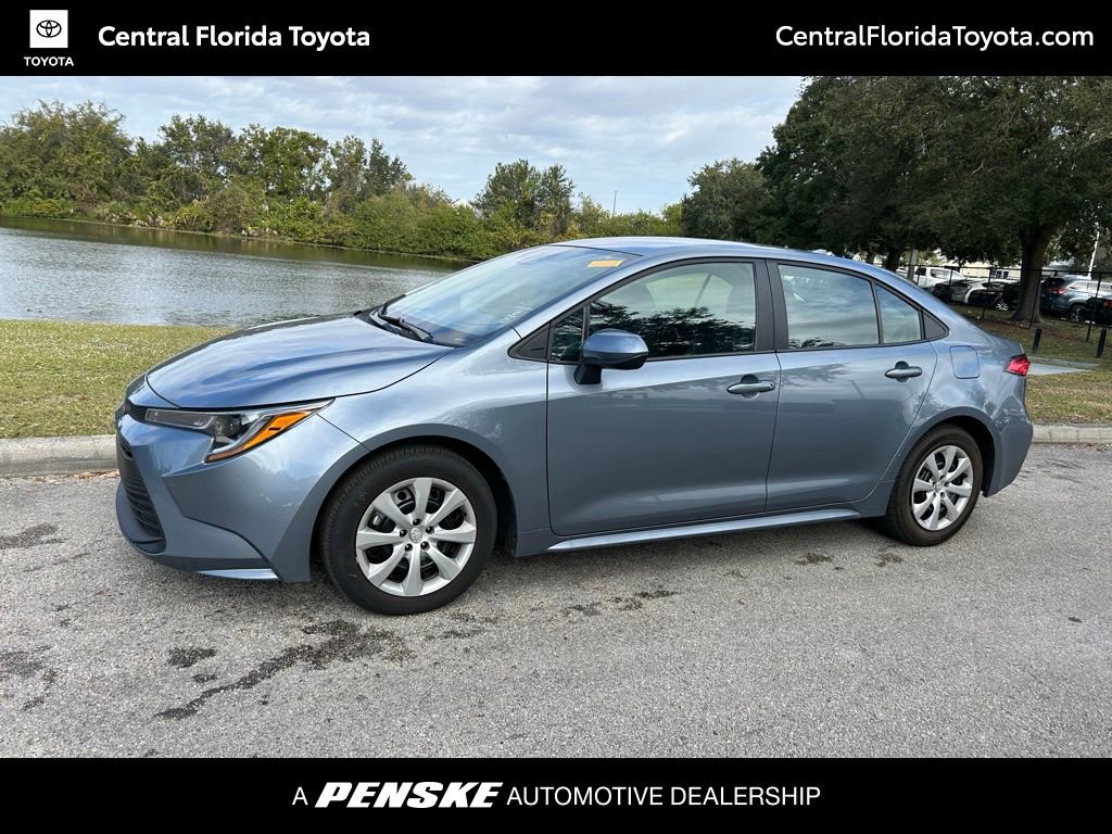 2025 Toyota Corolla LE's photo