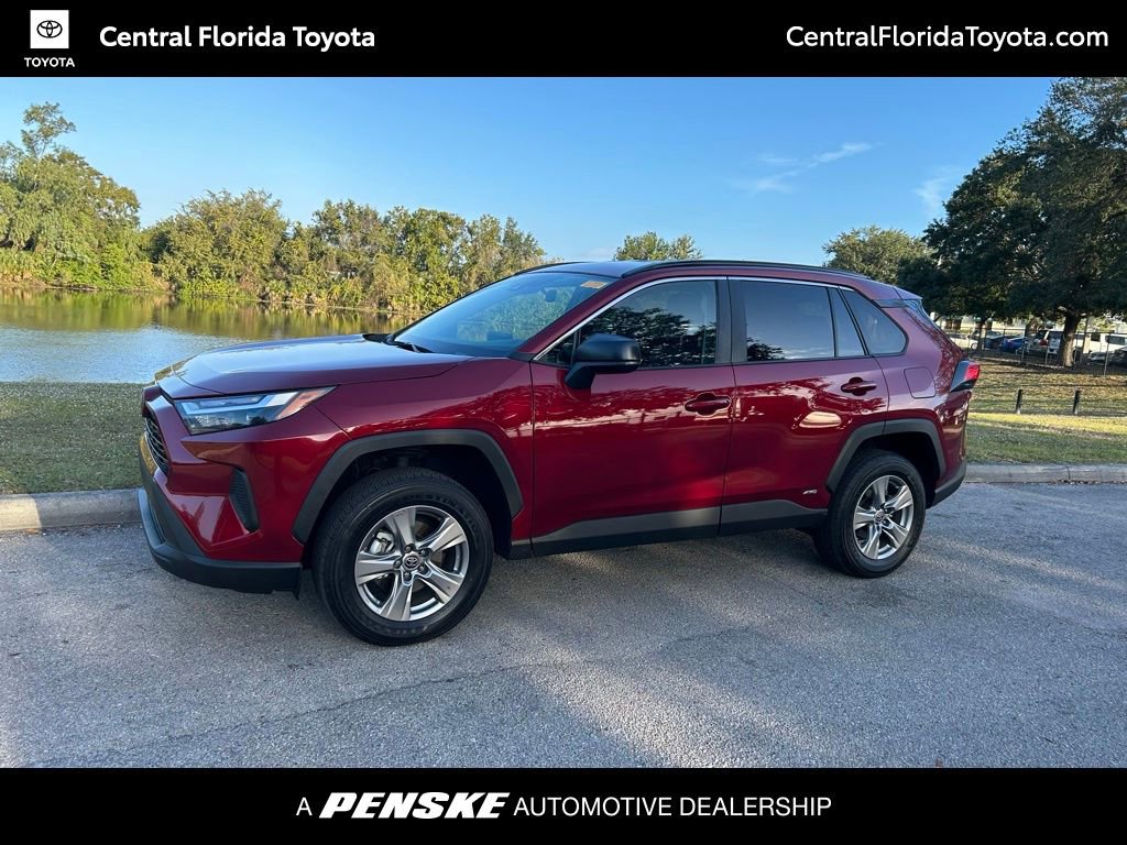 2024 Toyota RAV4 LE's photo