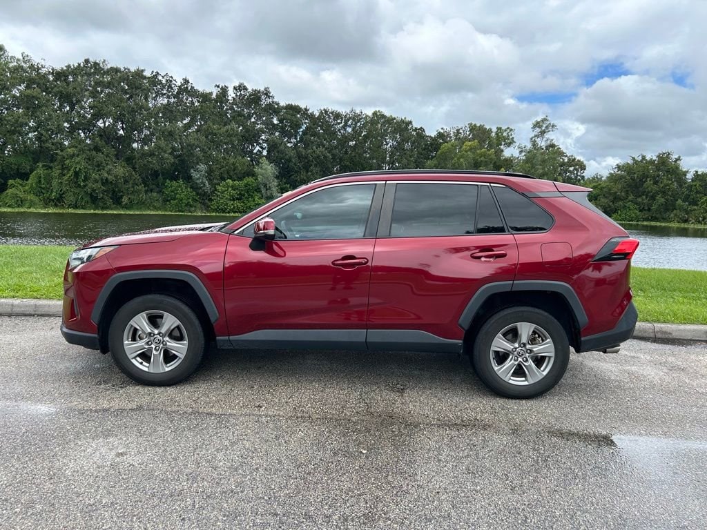 Used 2022 Toyota RAV4 XLE with VIN 2T3W1RFV1NW220653 for sale in Kansas City