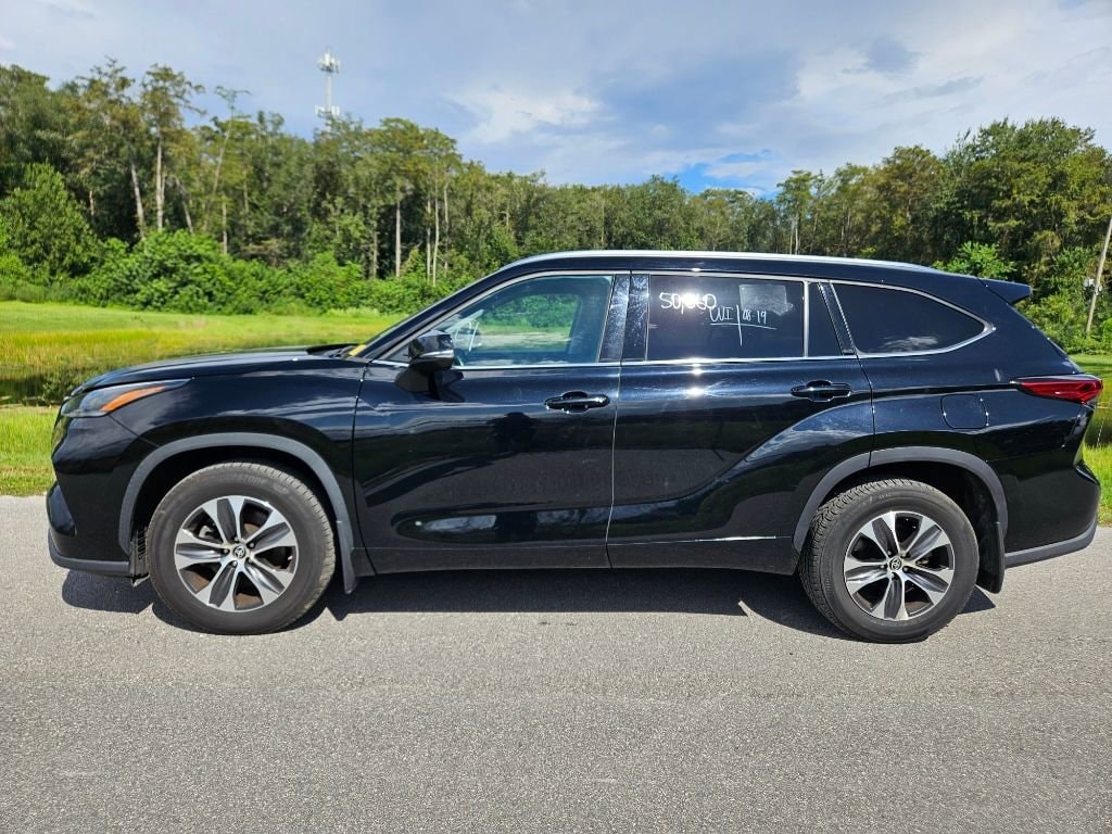 Used 2021 Toyota Highlander XLE with VIN 5TDHZRBH0MS548681 for sale in Orlando, FL