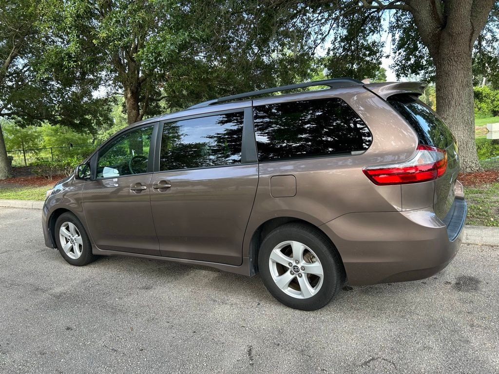 Used 2020 Toyota Sienna LE Minivan/Van