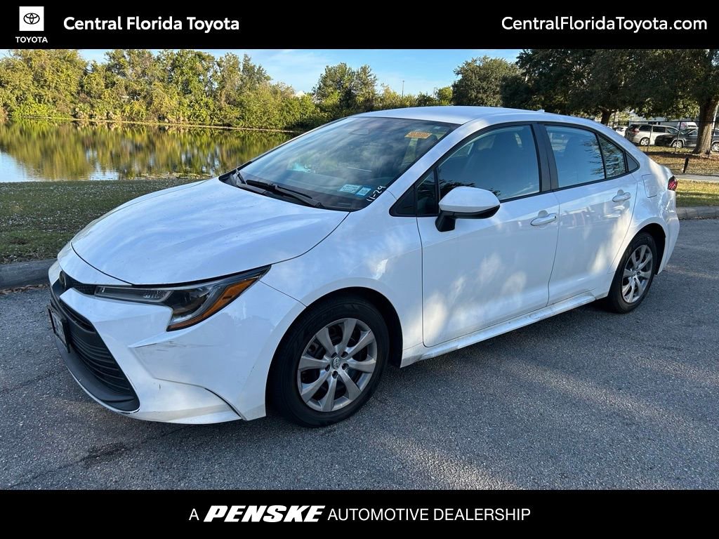 2023 Toyota Corolla LE's photo