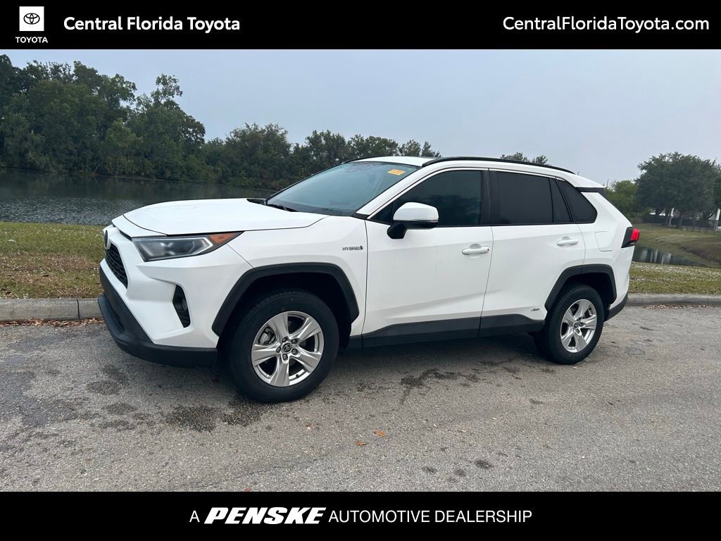 2021 Toyota RAV4 XLE's photo