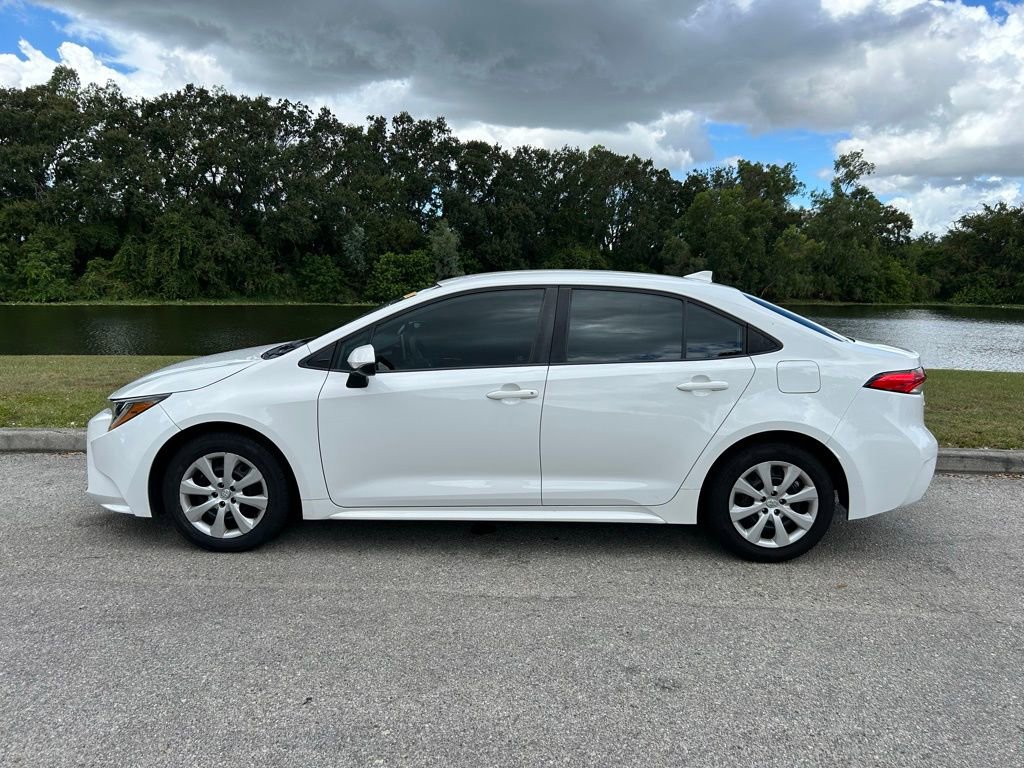 2020 Toyota Corolla LE photo 2