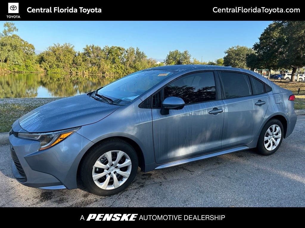 2025 Toyota Corolla LE's photo