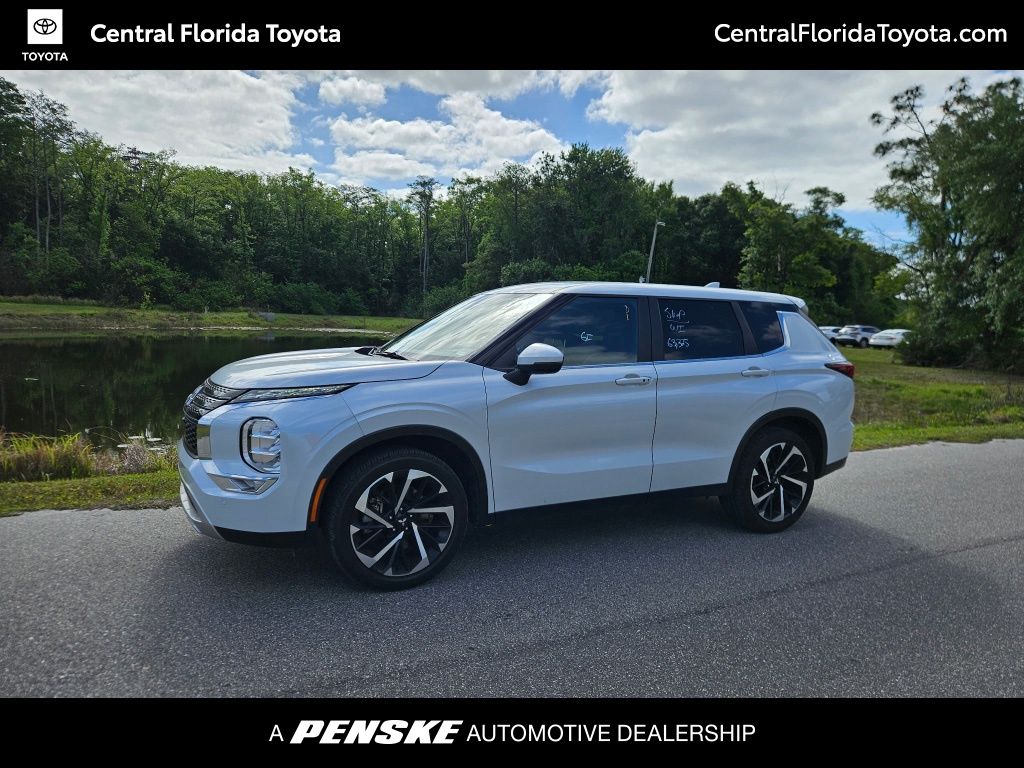 2024 Mitsubishi Outlander SE 2WD's photo