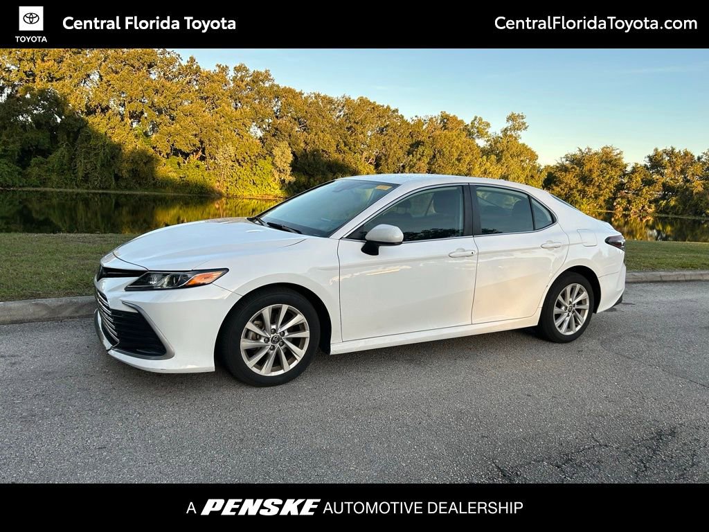 2023 Toyota Camry LE's photo
