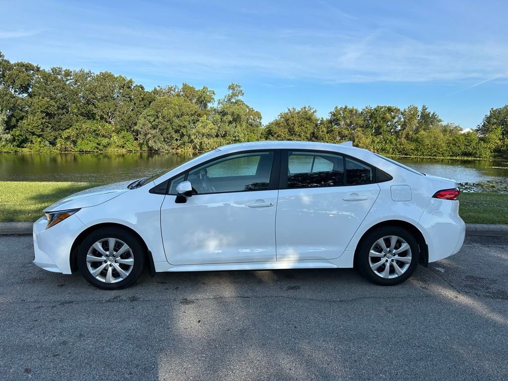 2025 Toyota Corolla LE photo 2