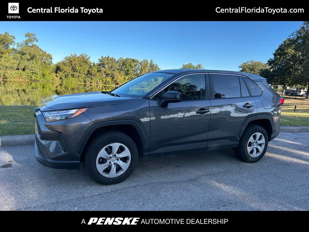 2024 Toyota RAV4 LE's photo