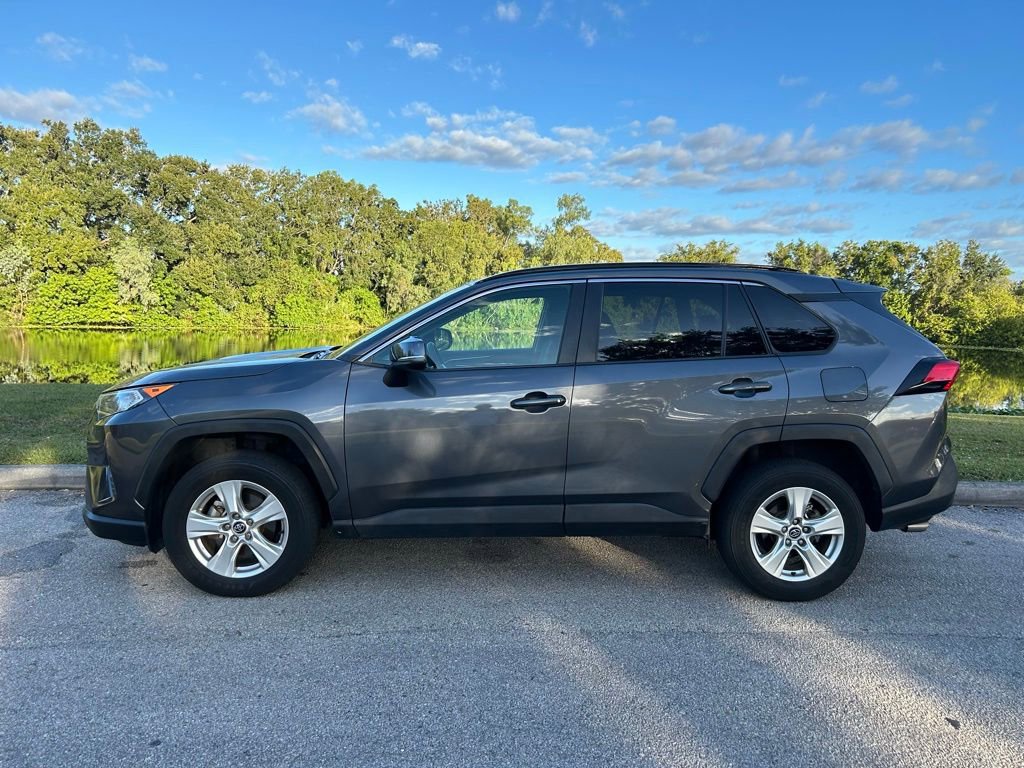 Used 2021 Toyota RAV4 XLE with VIN 2T3W1RFV7MW112990 for sale in Kansas City