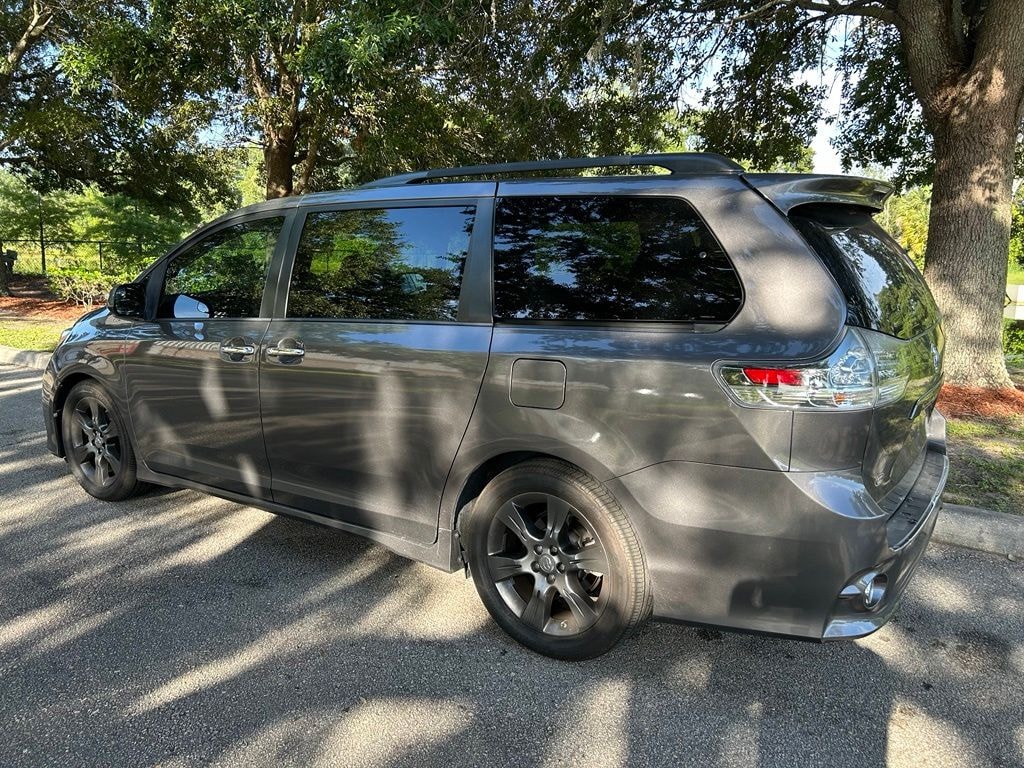 Used 2016 Toyota Sienna SE Minivan/Van